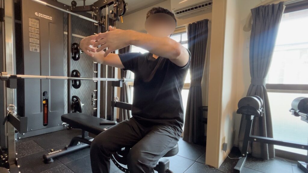 肩甲骨ひらきストレッチ